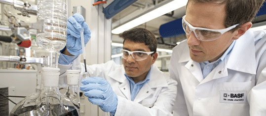 AKTIE IM FOKUS: BASF nach Gewinnrückgang unter Druck AKTIE IM FOKUS: BASF nach Gewinnrückgang unter Druck