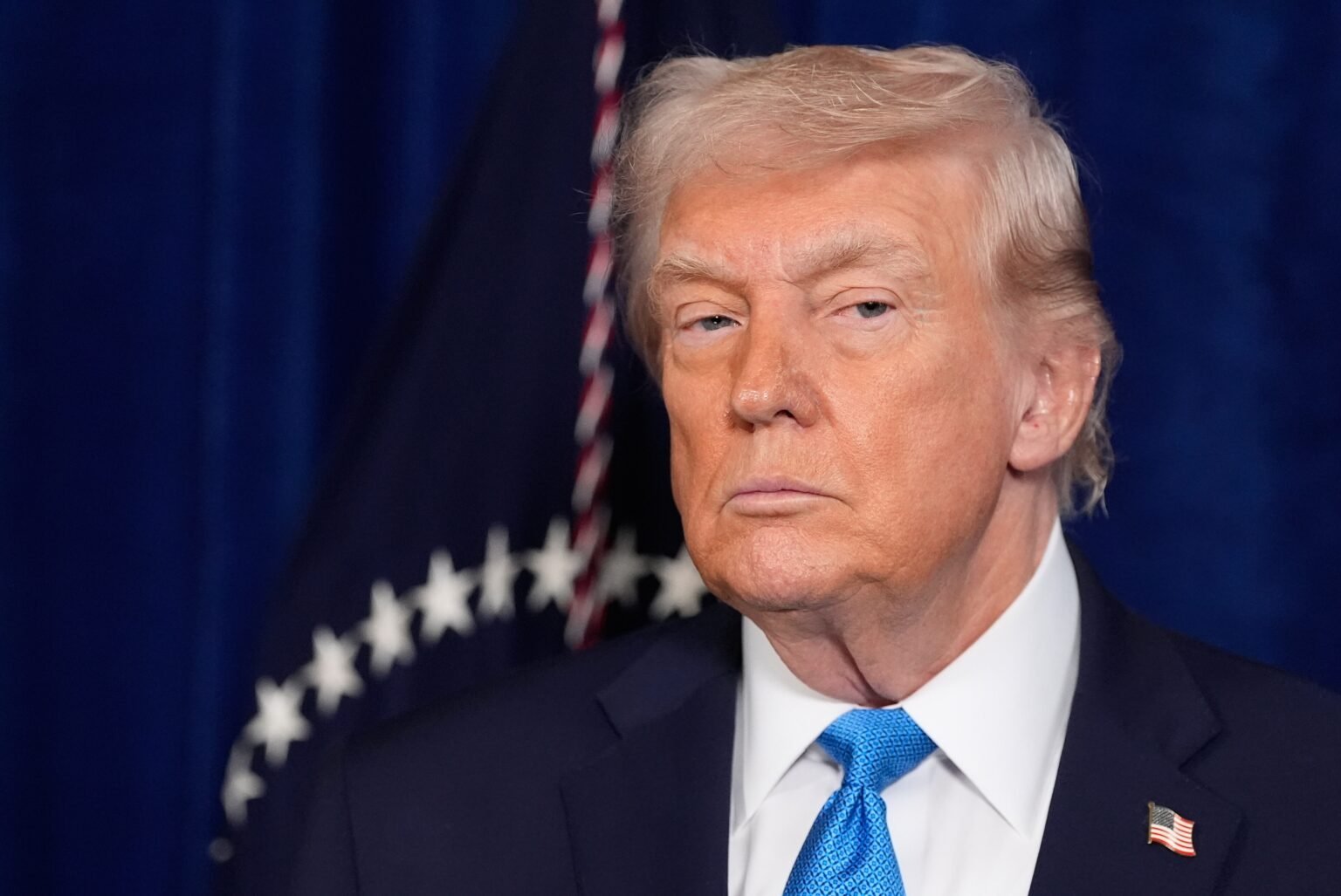 Kiel Institut für Weltwirtschaft 
                    

        

            US-Amerikaner zahlen selbst: Trumps Zölle sind laut Experte "ein Eigentor"   

            
            
                Finanzen100
                                    12:25