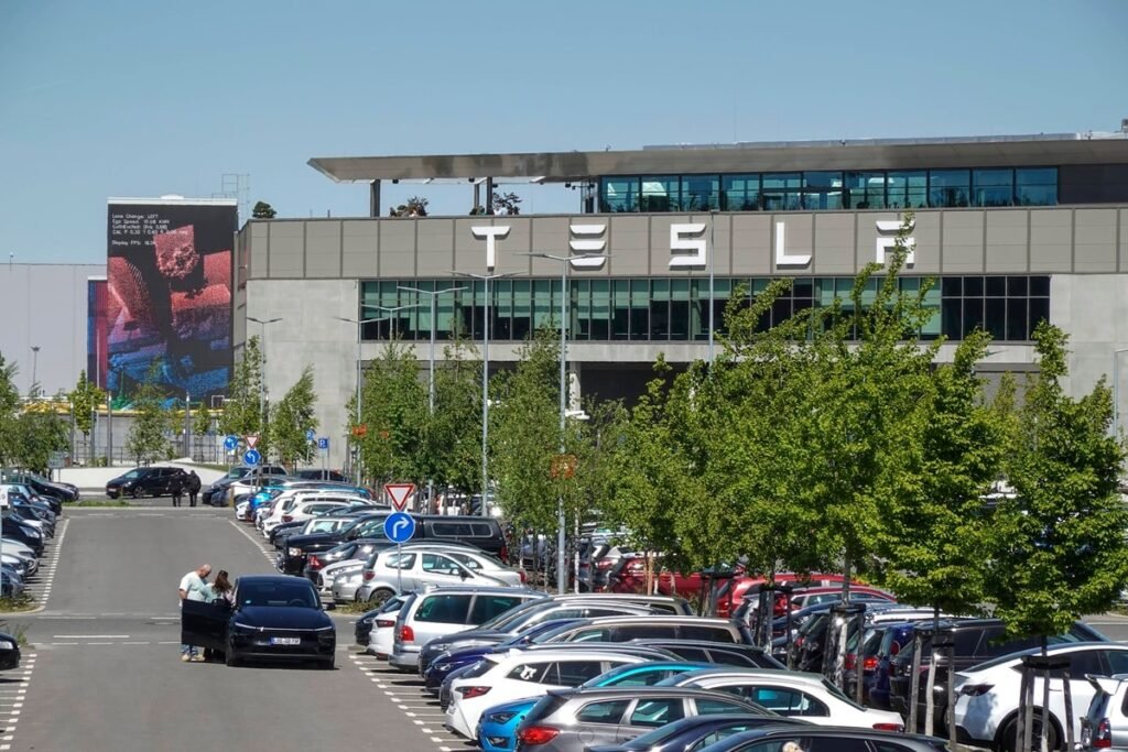 Nur ein Modell, weniger Jobs, sinkende Preise: Teslas Problemwerk in Brandenburg
