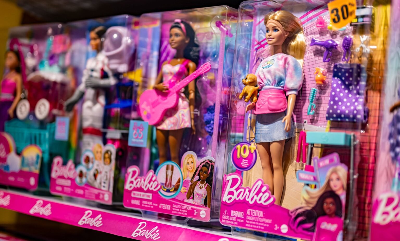 Kein Blickkontakt und Fidget Spinner – Mattel setzt jetzt auf eine autistische Barbie