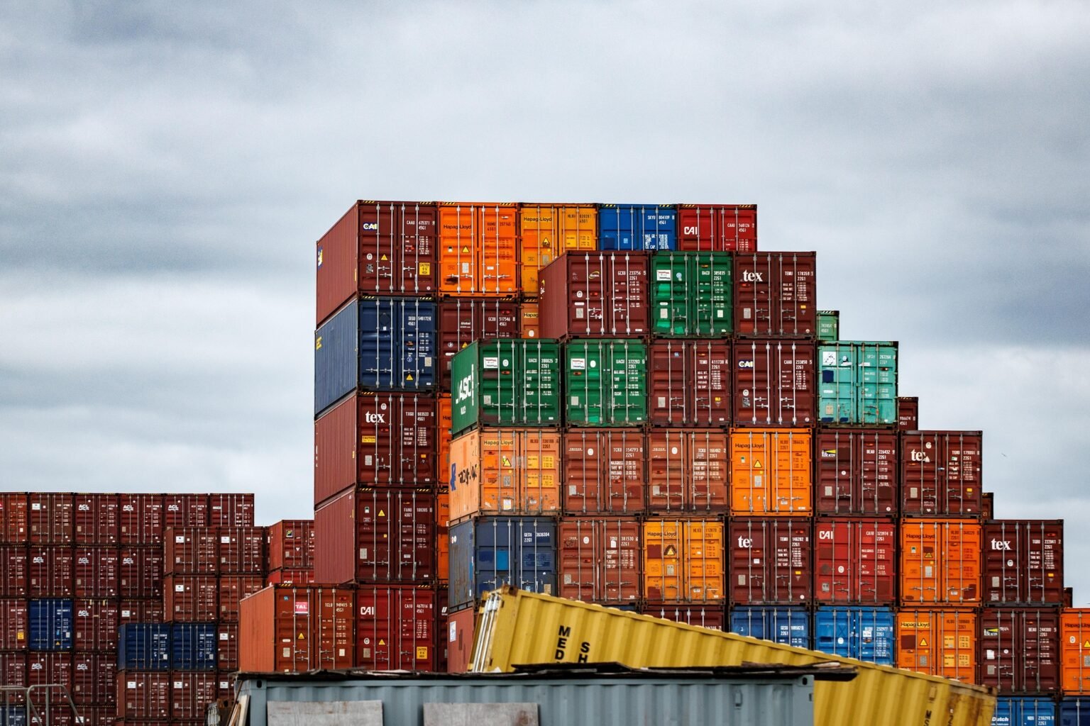 Trumps Hammer-Zölle laufen ins Leere: US-Handelsdefizit steigt auf Rekordhoch Trumps Hammer-Zölle laufen ins Leere: US-Handelsdefizit steigt auf Rekordhoch