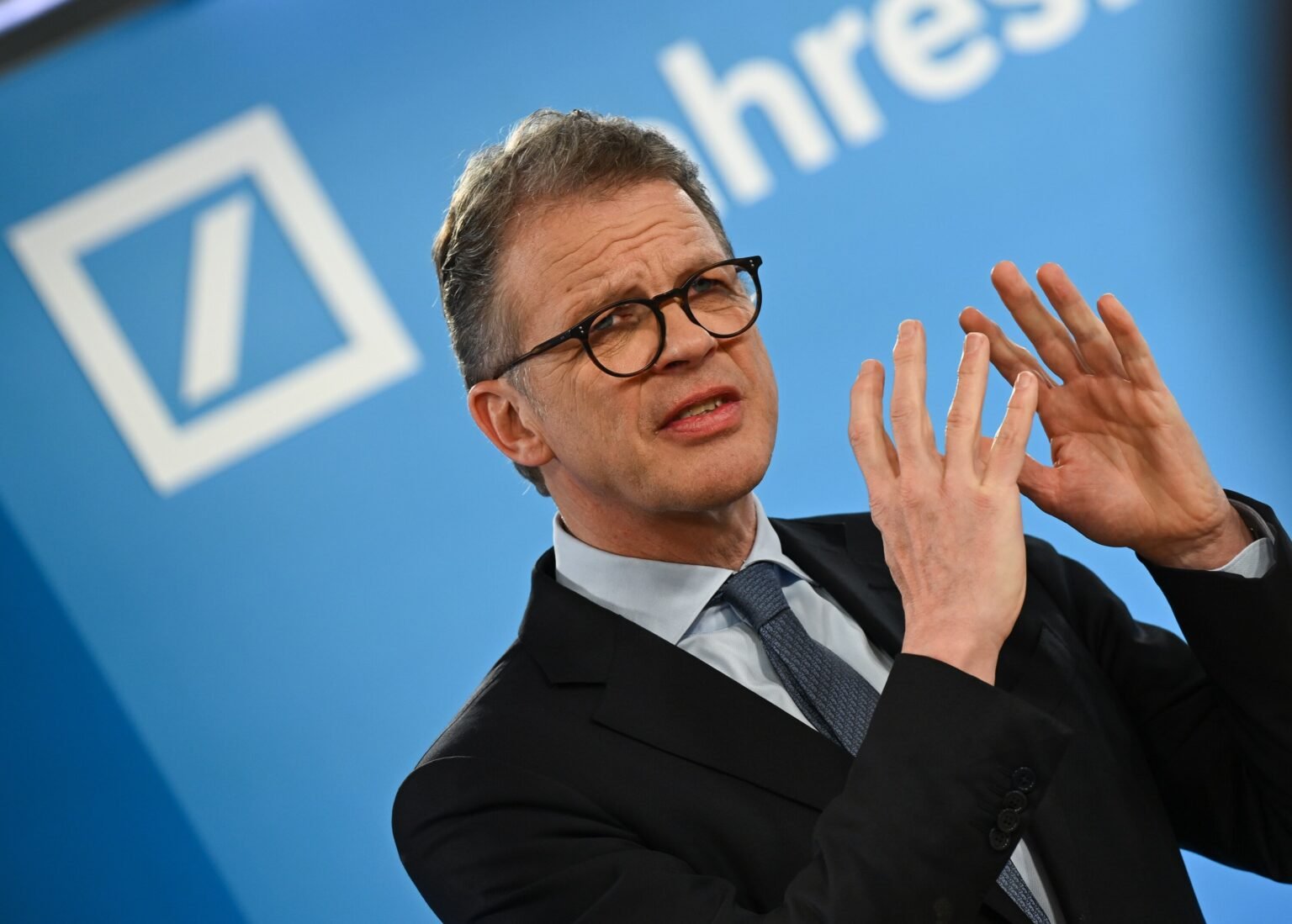 Wer am Schreibtisch arbeitet, soll später in Rente dürfen Wer am Schreibtisch arbeitet, soll später in Rente dürfen