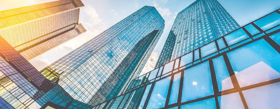 Wolkenkratzer bei Sonnenuntergang (Symbolbild).