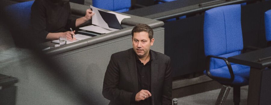 Der Bundesvorsitzende der SPD Lars Klingbeil bei einer Rede im Bundestag.