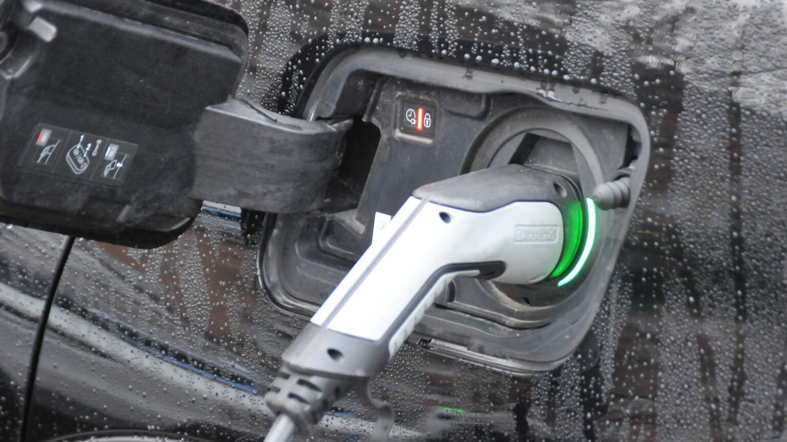 FOCUS-online-Debatte zur Elektrowende
"Der höhere Spritpreis wird den Trend beschleunigen"
Finanzen100
13:40 FOCUS-online-Debatte zur Elektrowende
"Der höhere Spritpreis wird den Trend beschleunigen"
Finanzen100
13:40