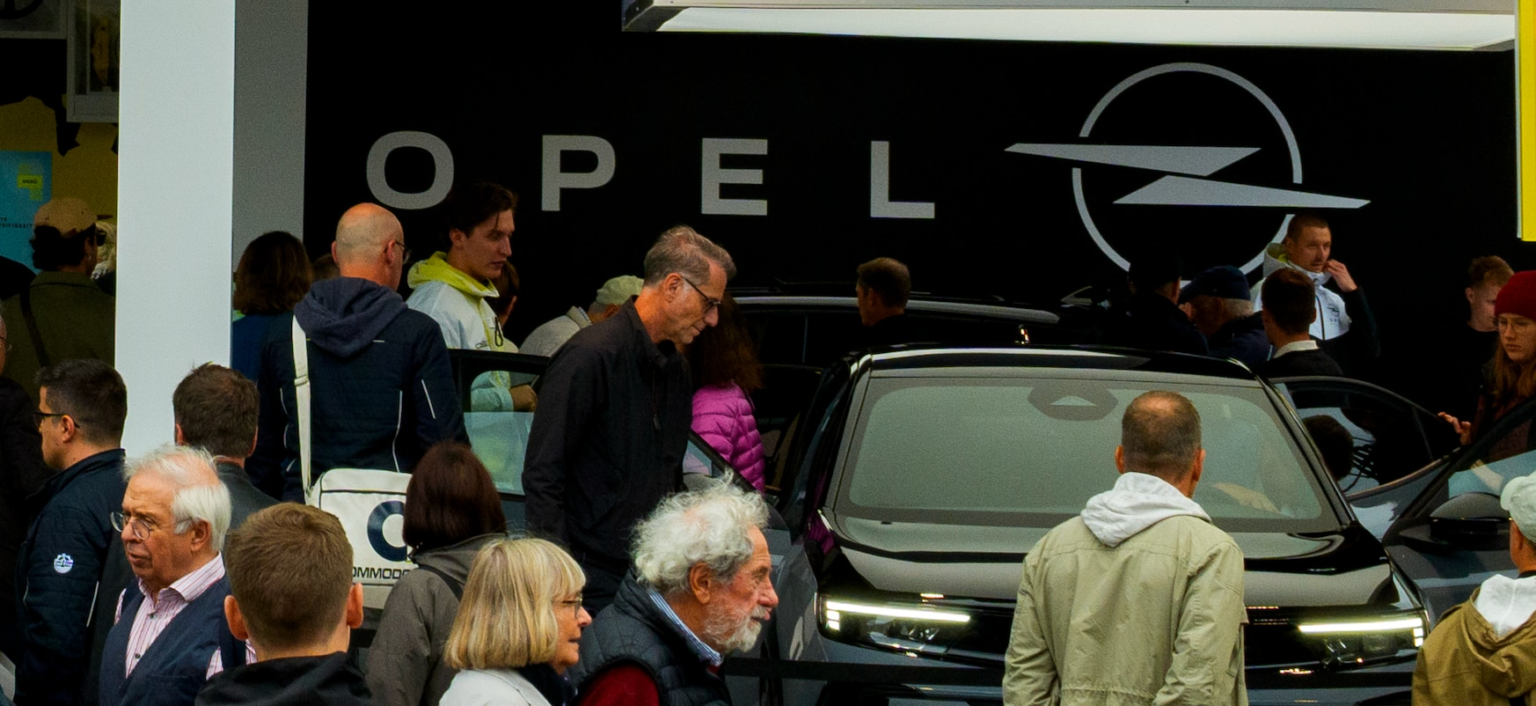 Experten über deutsche Auto-Krise
                    

        

            "Der Porsche-Kunde bleibt, der Opel-Kunde kauft Chinesen"

            
            
                Finanzen100
                                    07:07