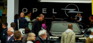 Experten über deutsche Auto-Krise
                    

        

            "Der Porsche-Kunde bleibt, der Opel-Kunde kauft Chinesen"

            
            
                Finanzen100
                                    07:07