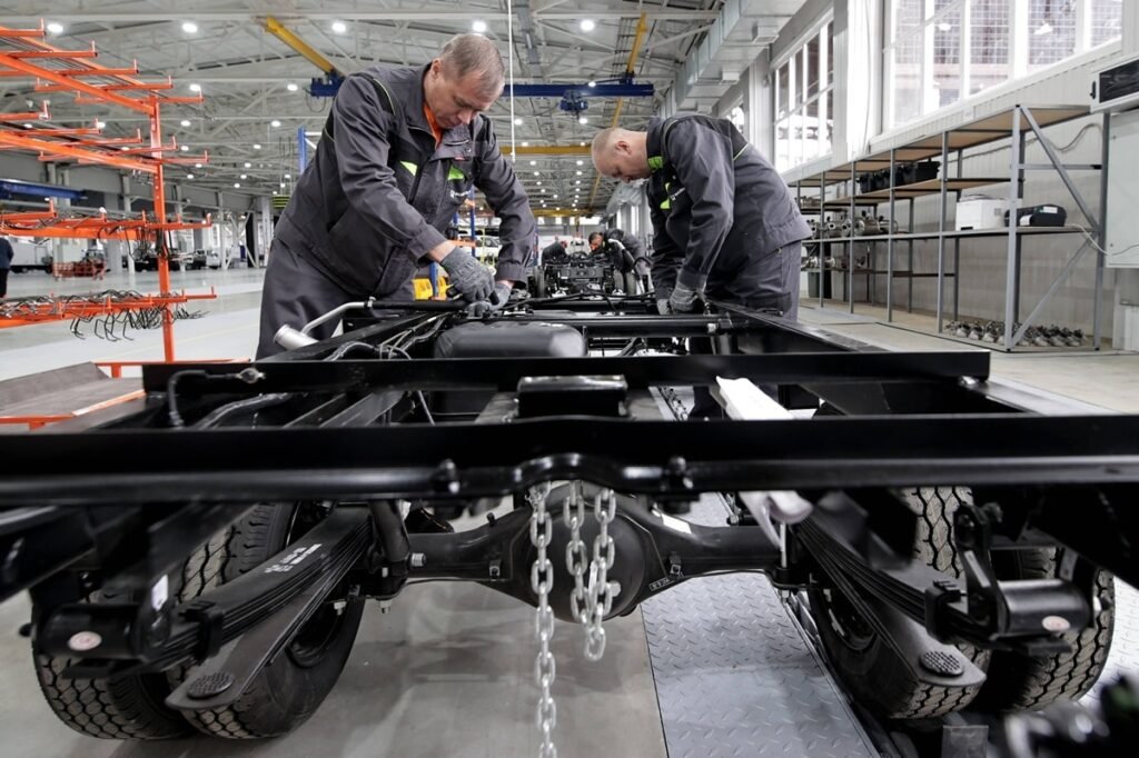 In der Not klammern sich deutsche Autobauer jetzt an Rüstung