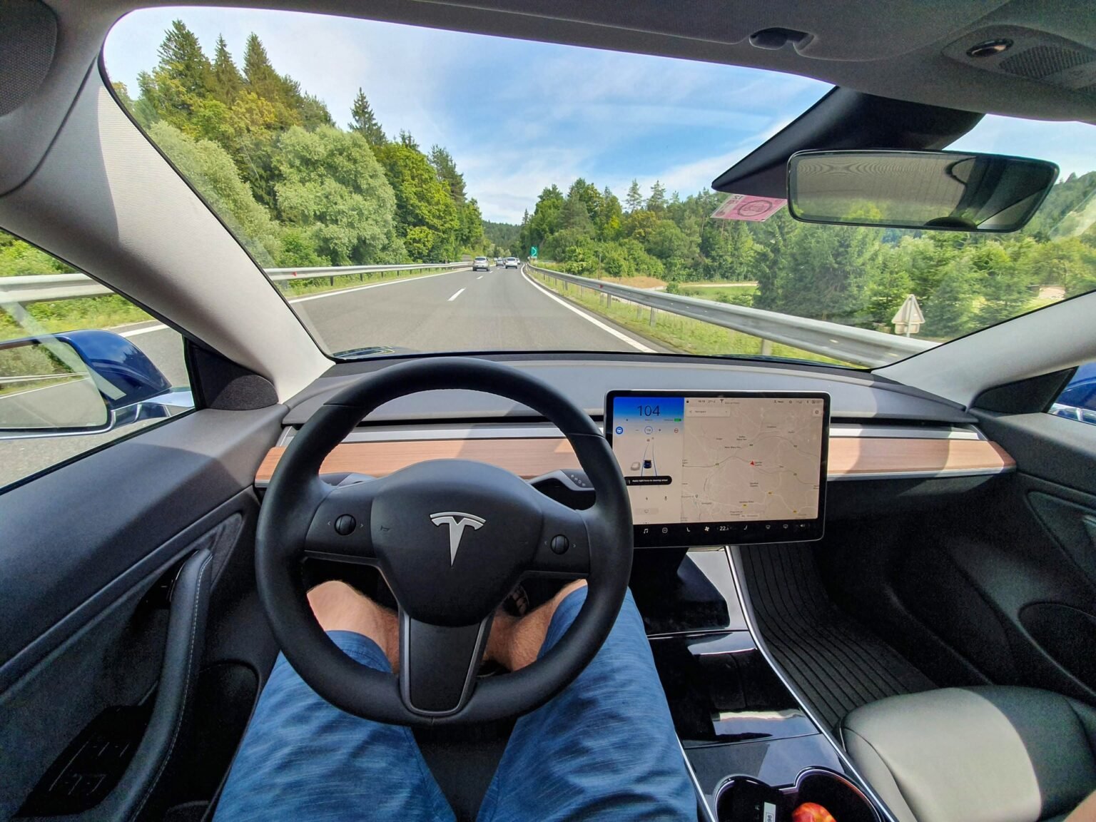 DZ Bank testet Teslas Full Self-Driving mit positiver Bilanz DZ Bank testet Teslas Full Self-Driving mit positiver Bilanz