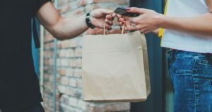 SHOPIFY – Kein Schnäppchen, kommt den Bullen aber trotzdem in die Tüte SHOPIFY – Kein Schnäppchen, kommt den Bullen aber trotzdem in die Tüte