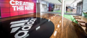 ROUNDUP: Gulden bleibt bis 2030 Adidas-Chef – Rabe verlässt Aufsichtsrat