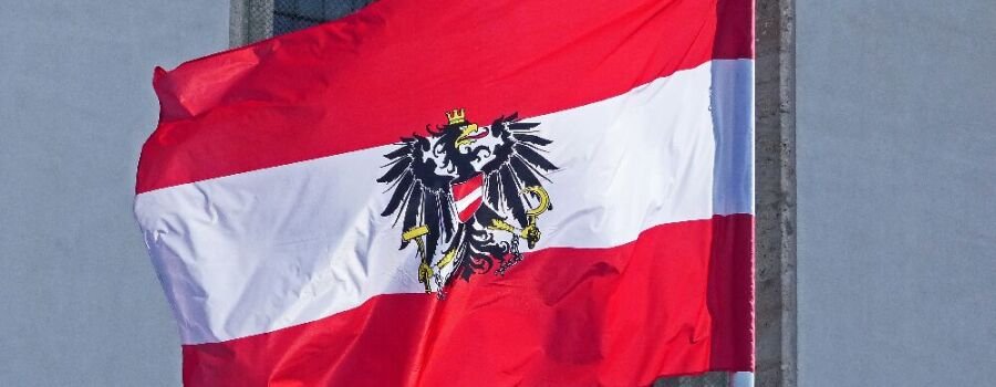 Die Flagge Österreichs.