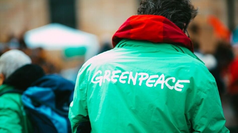 Greenpeace kritisiert Übergewinne der Ölkonzerne Greenpeace kritisiert Übergewinne der Ölkonzerne