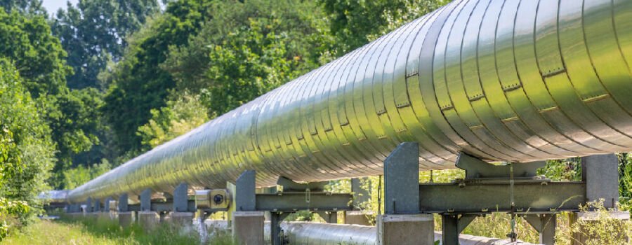 Große Metallpipeline