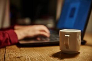 Ölkrise im Nahen Osten: Energieagentur fordert Homeoffice und Tempolimit Ölkrise im Nahen Osten: Energieagentur fordert Homeoffice und Tempolimit