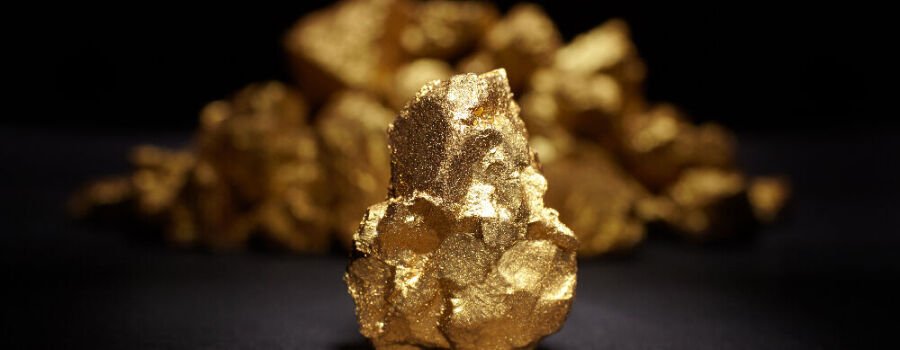 Nahaufnahme eines großen Goldnuggets