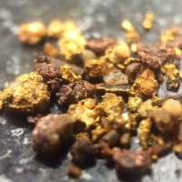 Anleger fürchten Schlimmstes: Goldpreis scheitert an wichtiger Marke: Droht Gold jetzt ein gewaltiger Absturz?