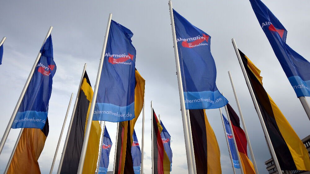 AfD-Fraktion erneuert Steuersenkungsforderungen – Gegendemo AfD-Fraktion erneuert Steuersenkungsforderungen – Gegendemo