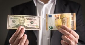 Euro gibt zum US-Dollar leicht nach Euro gibt zum US-Dollar leicht nach