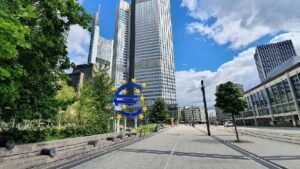 WDH: EZB-Präsidentin plädiert für mehr erneuerbare Energien