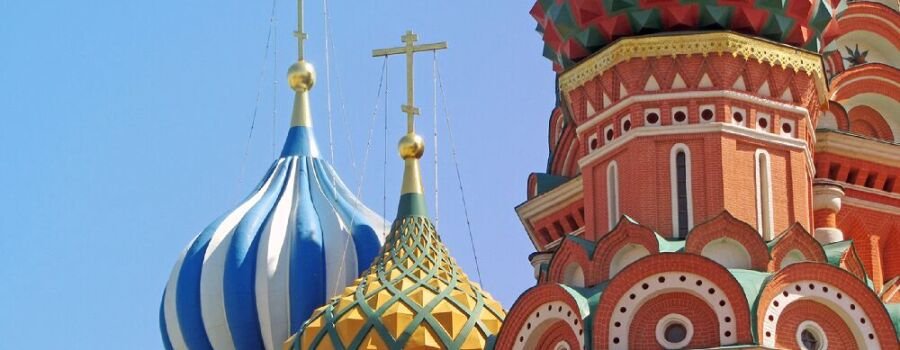 Türme der Basilius-Kathedrale in Moskau.