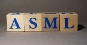 ASML – Das Fundament der KI-Revolution: Aktie auf dem Weg zur 2.000-USD-Marke