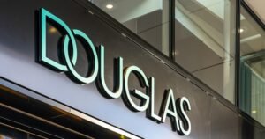 Bei DOUGLAS sitzt die Schminke weiter schief