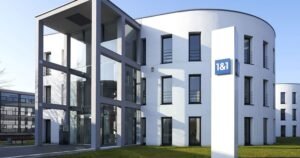 1&1 – Basti wirbt für Angreifer aus Österreich