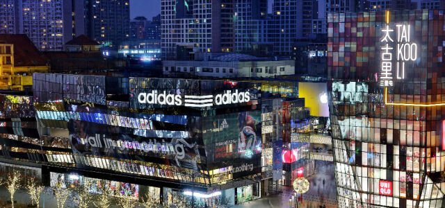 Adidas-Store in Peking, China.