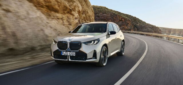 Der BMW X3 M50 xDrive bei einer Testfahrt in den Bergen. (Juni 2024)