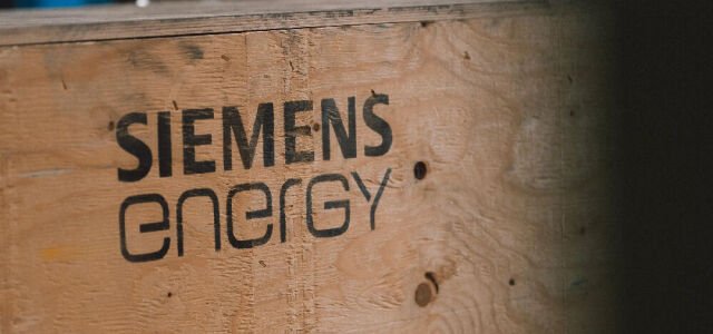 Die Siemens Energy AG ist aus der Abspaltung der Gas- und Stromsparte von der Siemens AG entstanden.