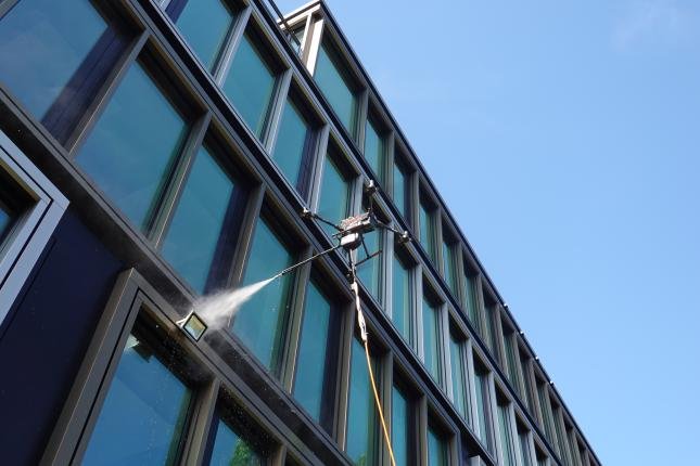 skyXwash will Milliardenmarkt der Gebäudereinigung mit KI-Drohnen verändern skyXwash will Milliardenmarkt der Gebäudereinigung mit KI-Drohnen verändern