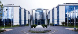 EQS-Adhoc: Fresenius SE & Co. KGaA: Fresenius hebt aufgrund der starken operativen Geschäftsentwicklung die Ergebnisprognose für das Geschäftsjahr 2026 an