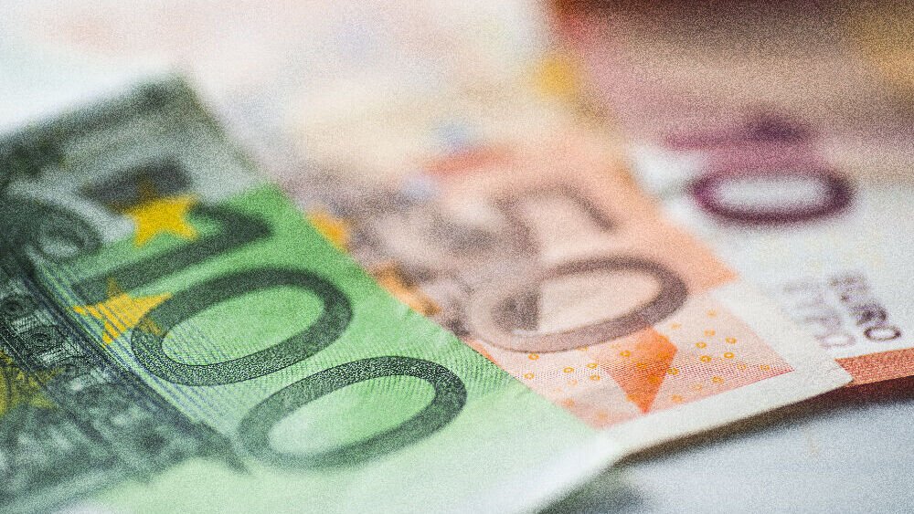 Devisen: Euro weiter über 1,15 US-Dollar Devisen: Euro weiter über 1,15 US-Dollar