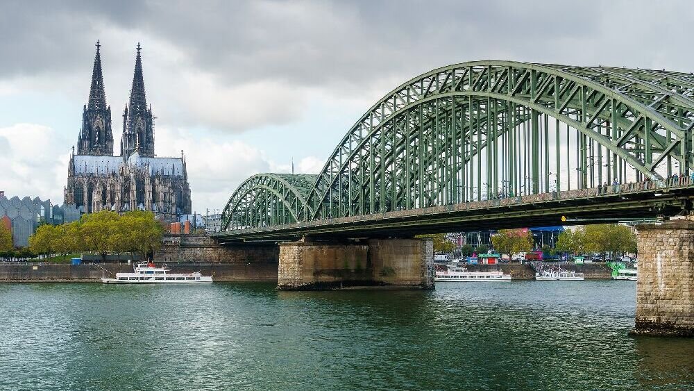 Rheinpegel erreicht bei Köln historischen Tiefstand Rheinpegel erreicht bei Köln historischen Tiefstand